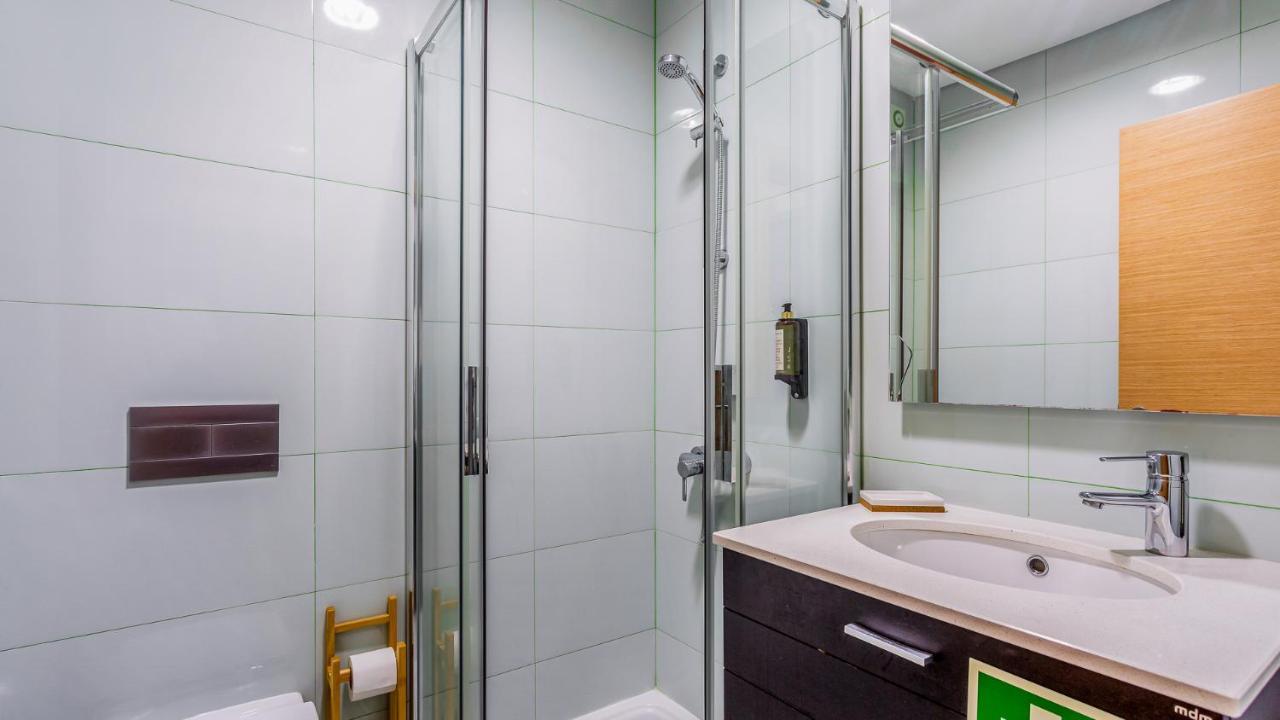 Luminous 2 Bdr Apartment W/Pool By Lovelystay 阿尔布费拉 外观 照片